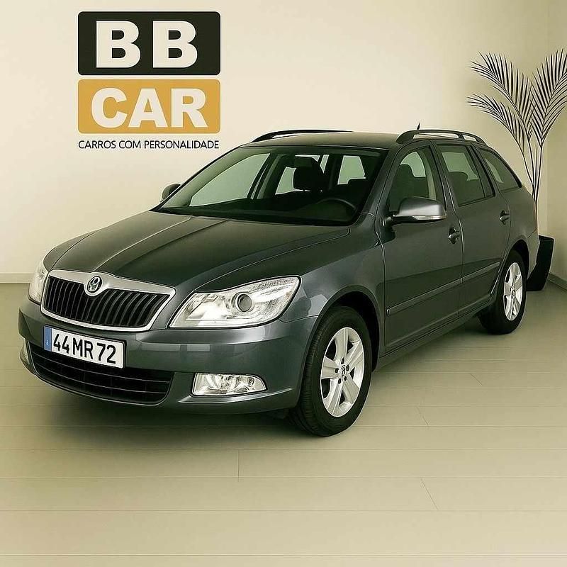 Cinzento Usado 2012 Skoda Octavia | € 8.900 (Caro) - Imagem 1/4