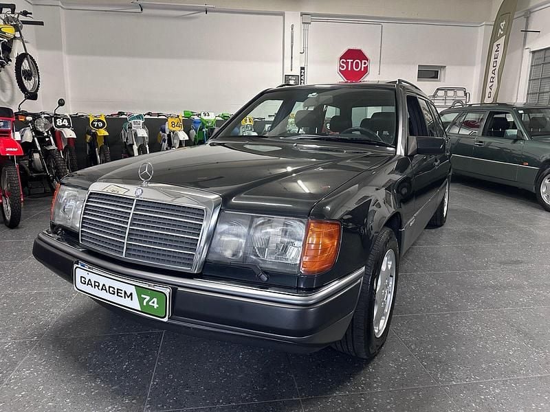 Cinza Usado 1993 Mercedes E250 Carrinha | € 11.000 - Imagem 1/4
