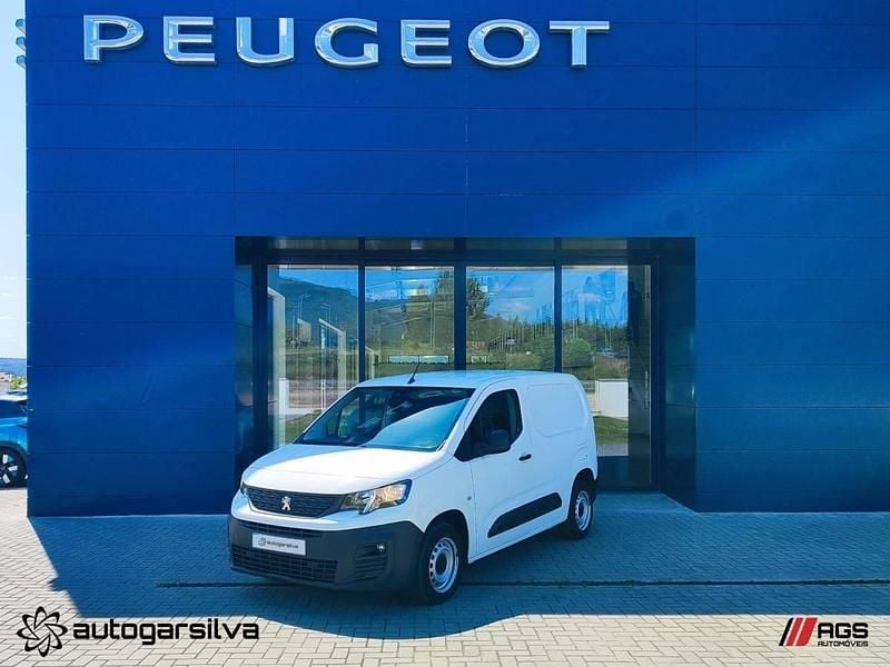 Branco Usado 2021 Peugeot Partner Monovolume | € 14.900 (Preço justo) - Imagem 1/4