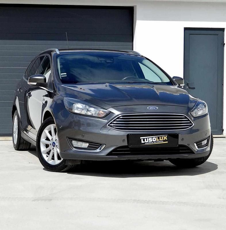 Usado Ford Focus 120 HP (88 kW) 2017 Cinzento Carrinha