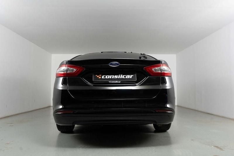 Usado Ford Mondeo Titanium 120 HP (88 kW) 2017 Preto Sedan