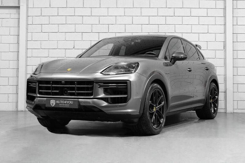 Cinza Usado 2024 Porsche Cayenne Turbo SUV | € 240.000 - Imagem 1/4