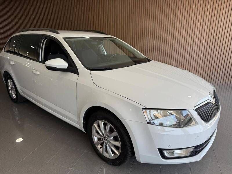 Branco Usado 2017 Skoda Octavia Ambition | € 11.500 (Preço justo) - Imagem 1/4