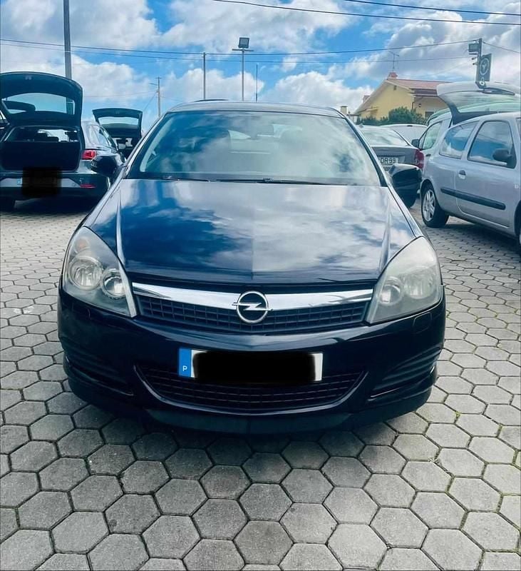 Usado Opel Astra GTC 110 HP (80 kW) 2008 Preto