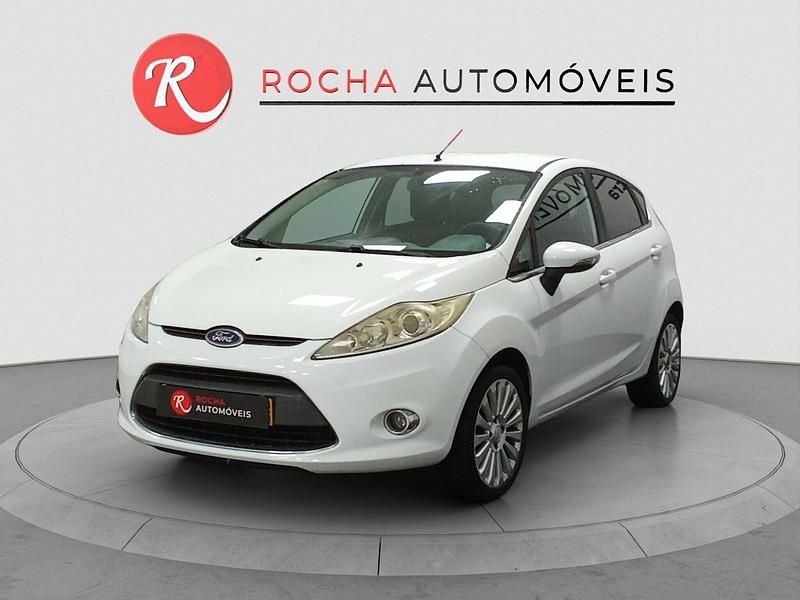 Branco Usado 2010 Ford Fiesta Titanium Citadino | € 6.479 (Preço elevado) - Imagem 1/4