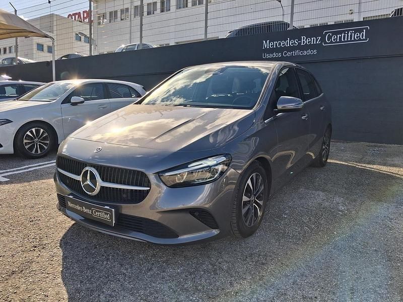 Cinza Usado 2024 Mercedes B180 Style Monovolume | € 35.400 (Preço justo) - Imagem 1/4