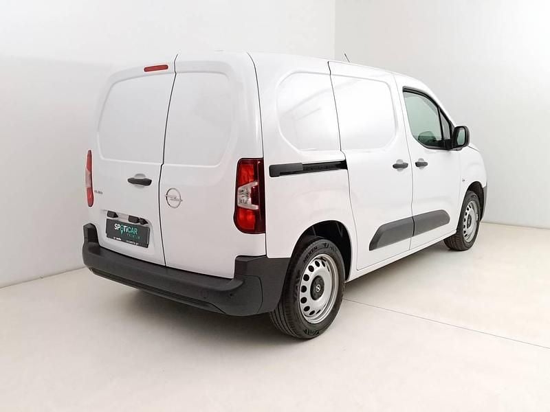 Usado Opel Combo 100 HP (73 kW) 2025 Branco Sedan