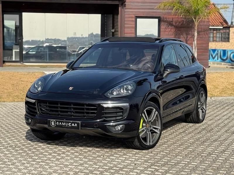 Preto Usado 2017 Porsche Cayenne S E-Hybrid Platinum Edition SUV | € 49.990 - Imagem 1/4