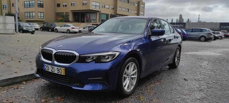 Azul Usado 2019 BMW 330e Sedan | € 27.990 (Bom preço) - Imagem 1/4