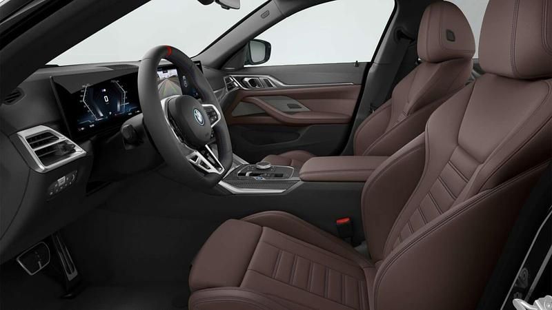 Usado BMW i4 Comfort Edition 400 kW (544 HP) 2025 Preto sapphire metalizada Sedan