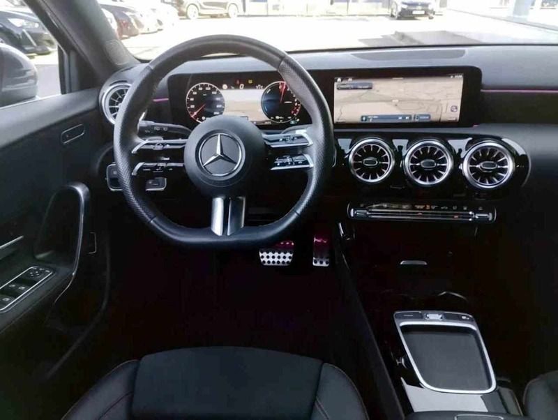 Usado Mercedes A250 Advanced Plus 218 HP (160 kW) 2023 Cinzento Citadino