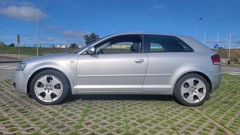 Usado Audi A3 140 HP (102 kW) 2004 Cinzento Citadino