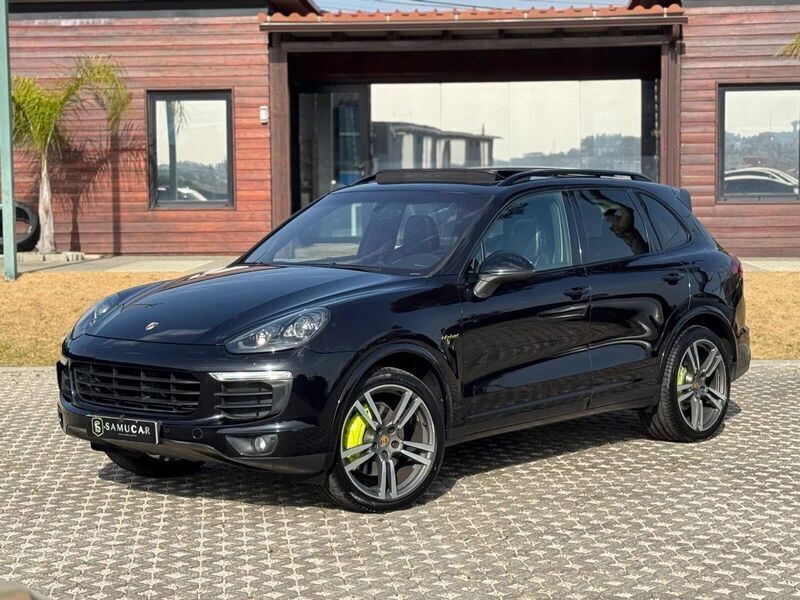 Preto Usado 2017 Porsche Cayenne S E-Hybrid Platinum Edition SUV | € 49.990 - Imagem 1/4