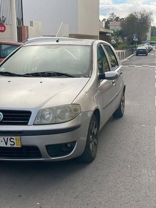 Usado 2003 Fiat Punto Sedan | € 1.000 (Bom preço) - Imagem 1/4