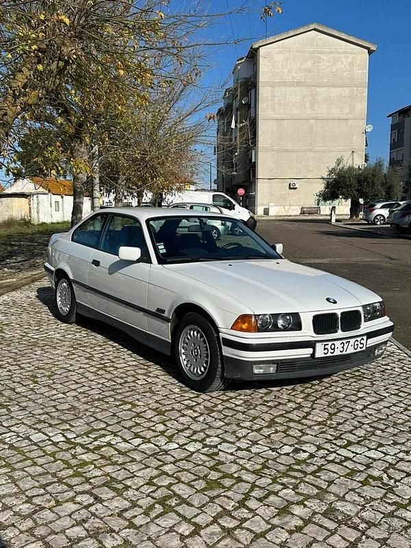 Branco Usado 1996 BMW 316 Citadino | € 5.900 - Imagem 1/4