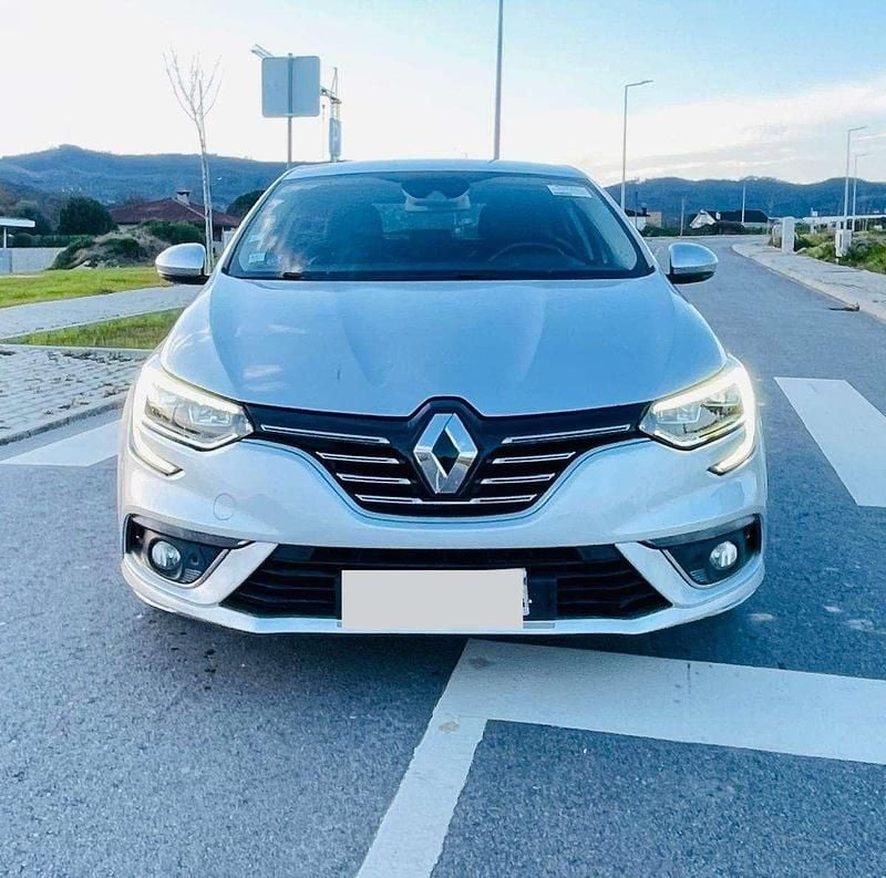 Usado Renault Mégane III Intens 130 HP (95 kW) 2016 Cinzento