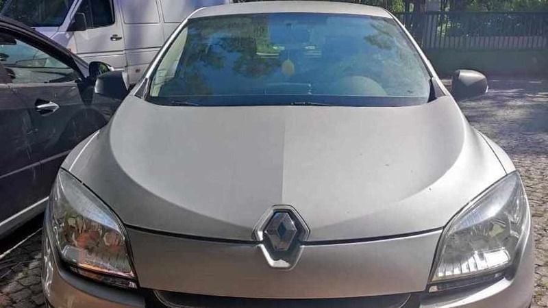 Cinzento Usado 2012 Renault Mégane III Citadino | € 8.900 (Preço elevado) - Imagem 1/4