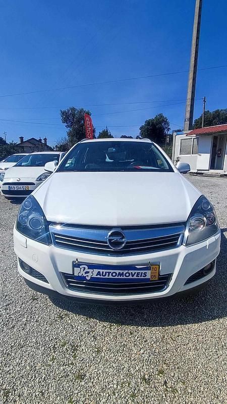 Branco Usado 2010 Opel Astra Carrinha | € 7.398 (Preço justo) - Imagem 1/4