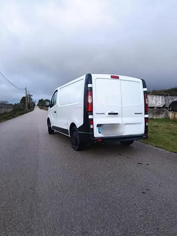 Usado Renault Trafic Zen 120 HP (88 kW) 2015 Branco Monovolume
