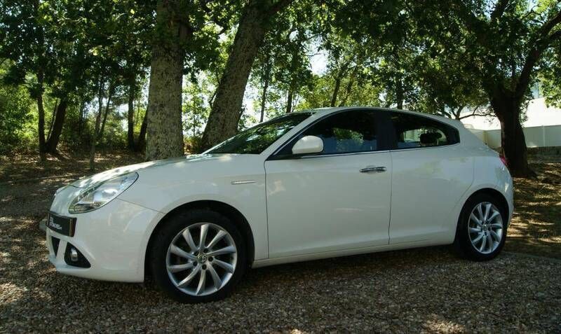 Branco Usado 2014 Alfa Romeo Giulietta Distinctive Citadino | € 14.500 - Imagem 1/3