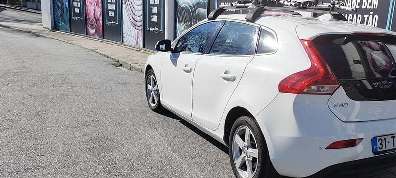 Usado 2017 Volvo V40 Kinetic Carrinha | € 14.500 (Preço justo) - Imagem 1/4