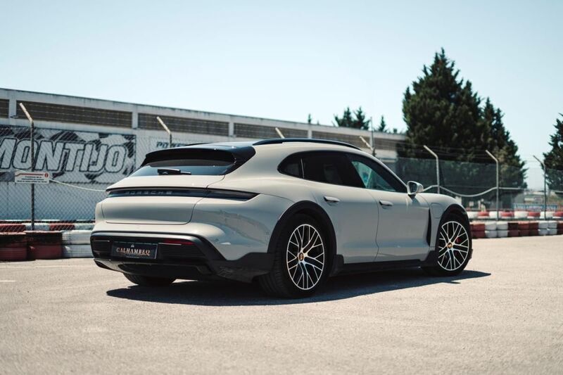 Usado Porsche Taycan 419 kW (571 HP) 2022 Cinzento Sedan