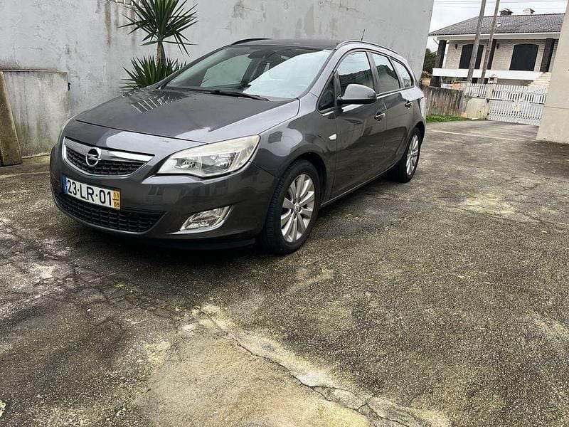Usado Opel Astra 131 HP (96 kW) 2011 Sedan