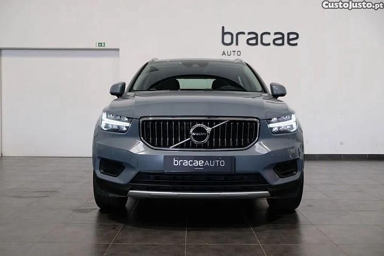 Cinza Usado 2020 Volvo XC40 Momentum SUV | € 21.500 (Preço justo) - Imagem 1/1