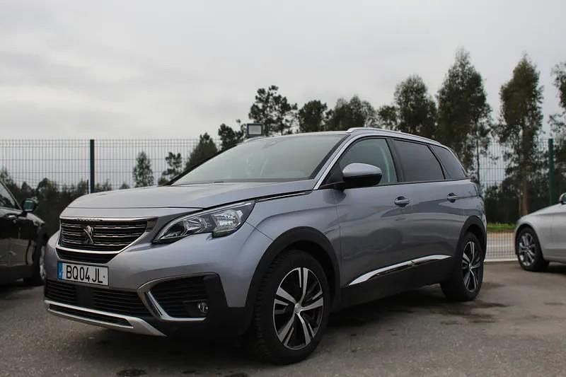 Cinzento Usado 2019 Peugeot 5008 Allure Monovolume | € 22.500 (Preço justo) - Imagem 1/4