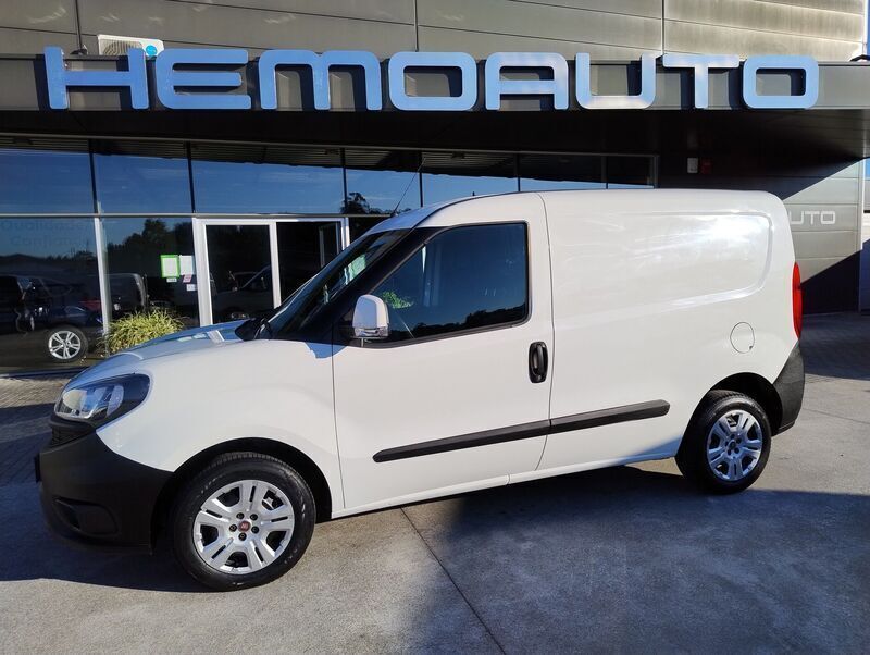 Branco Usado 2019 Fiat Doblò Easy Monovolume | € 10.490 (Preço justo) - Imagem 1/4