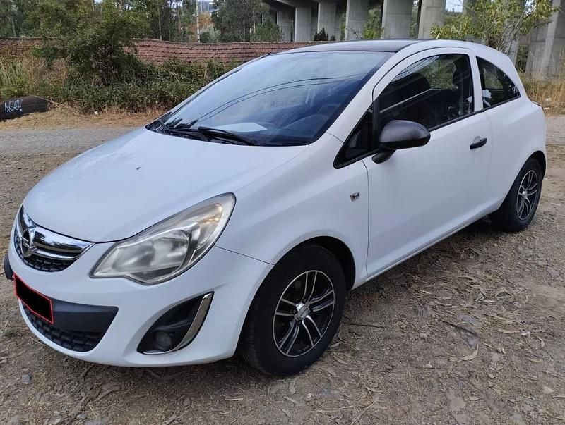 Branco Usado 2011 Opel Corsa Enjoy Citadino | € 4.999 (Preço justo) - Imagem 1/4
