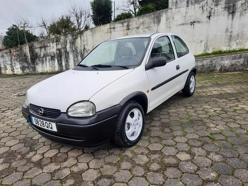 Usado Opel Corsa 60 HP (44 kW) 2000 Branco Citadino