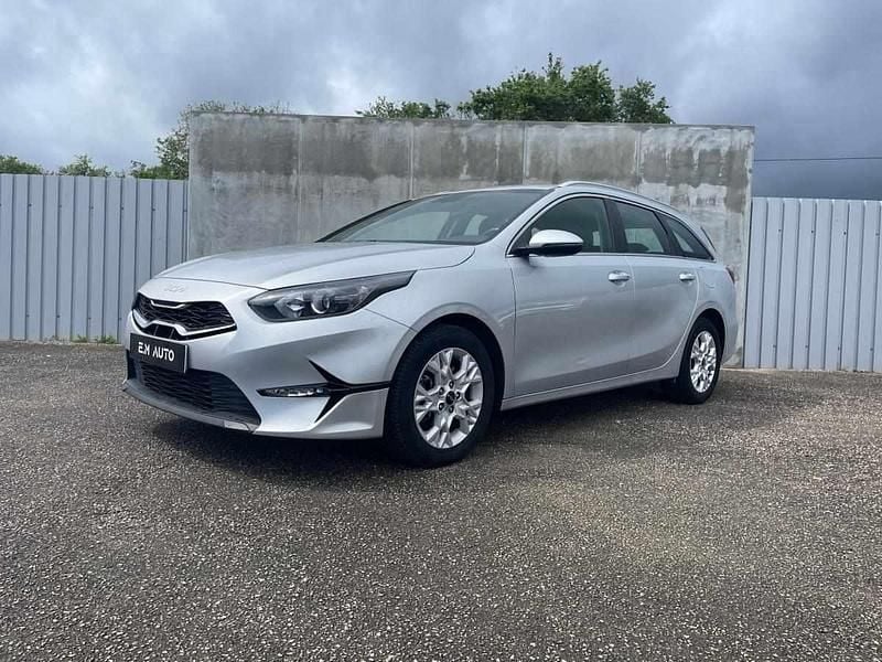 Usado Kia Ceed Sportswagon 120 HP (88 kW) 2023 Cinzento Carrinha