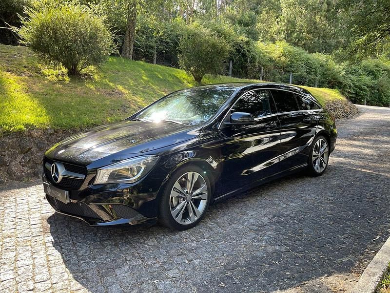 Preto Usado 2016 Mercedes CLA180 Sedan | € 20.950 - Imagem 1/4