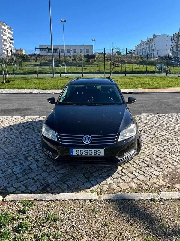 Usado VW Passat 105 HP (77 kW) 2011 Preto Carrinha