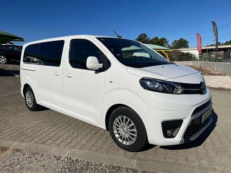 Branco Usado 2019 Toyota Proace Monovolume | € 28.990 - Imagem 1/4
