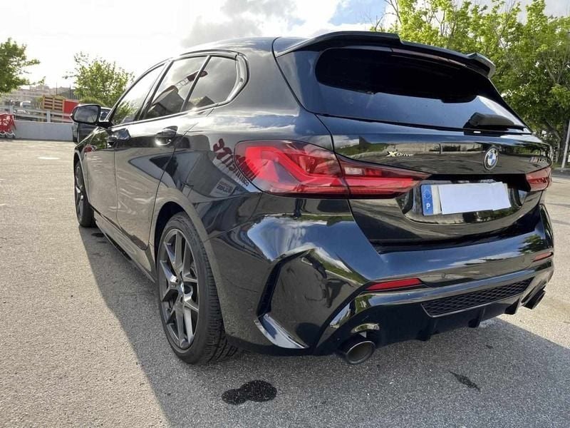 Preto Usado 2020 BMW M135 Citadino | € 39.900 - Imagem 1/4