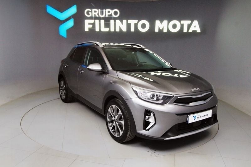 Usado Kia Stonic 100 HP (73 kW) 2024 Cinzento SUV