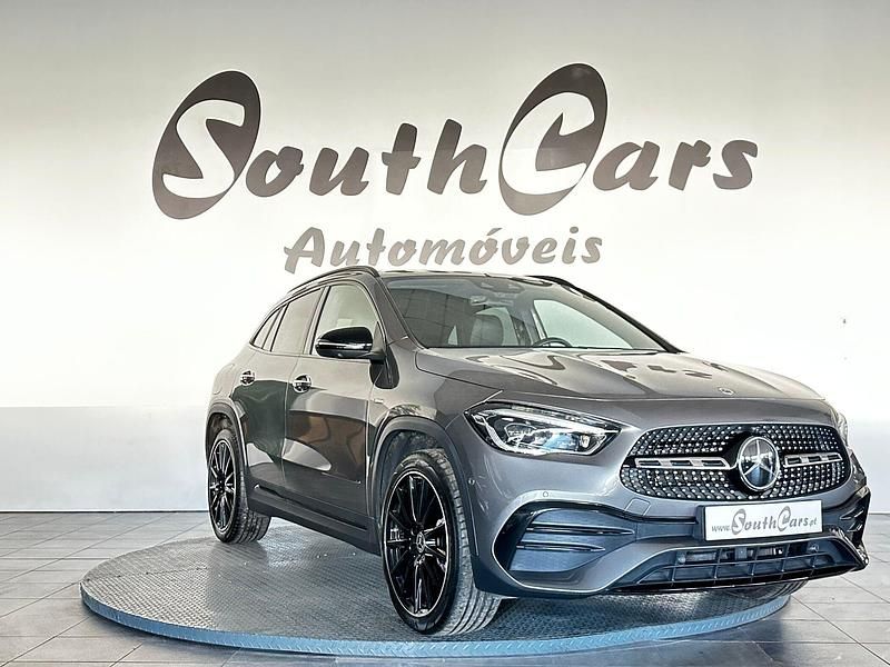 Cinza Usado 2021 Mercedes GLA250 AMG line SUV | € 39.990 - Imagem 1/4