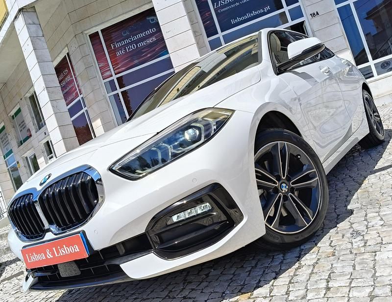 Branco Usado 2020 BMW 118 Sport Line Citadino | € 25.980 (Preço justo) - Imagem 1/4