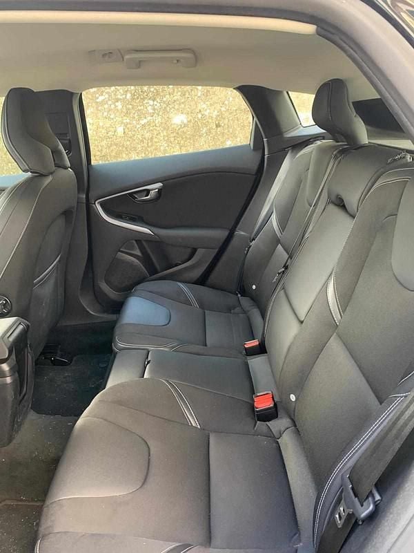 Preto Usado 2019 Volvo V40 Citadino | € 19.500 (Preço elevado) - Imagem 1/4