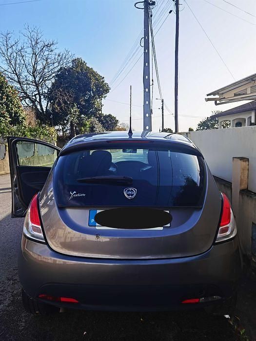 Usado Lancia Ypsilon Silver 95 HP (69 kW) 2013 Citadino
