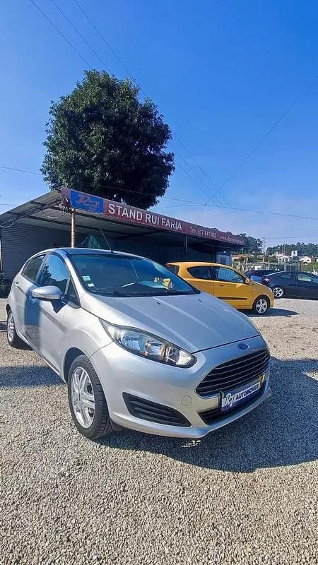 Cinza prata Usado 2014 Ford Fiesta Trend Citadino | € 9.798 (Preço elevado) - Imagem 1/4