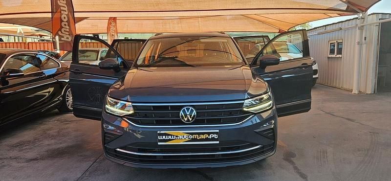 Cinza Usado 2022 VW Tiguan Life SUV | € 28.000 (Preço justo) - Imagem 1/4