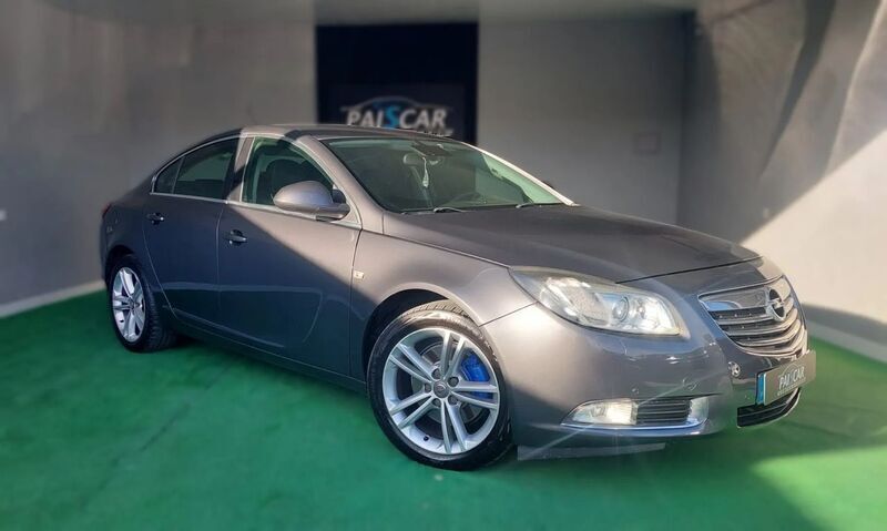 Cinzento Usado 2011 Opel Insignia Cosmo Sedan | € 7.990 (Preço justo) - Imagem 1/4
