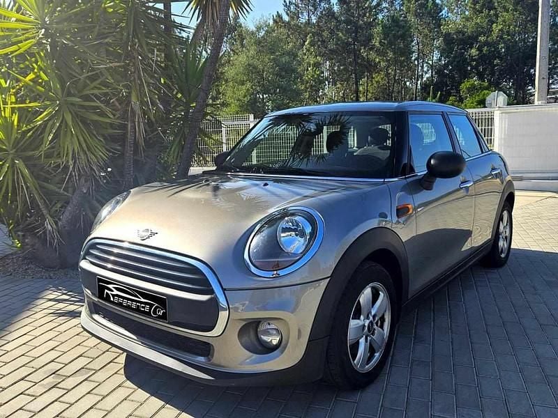 Cinzento Usado 2018 Mini One D Citadino | € 14.900 (Preço justo) - Imagem 1/4