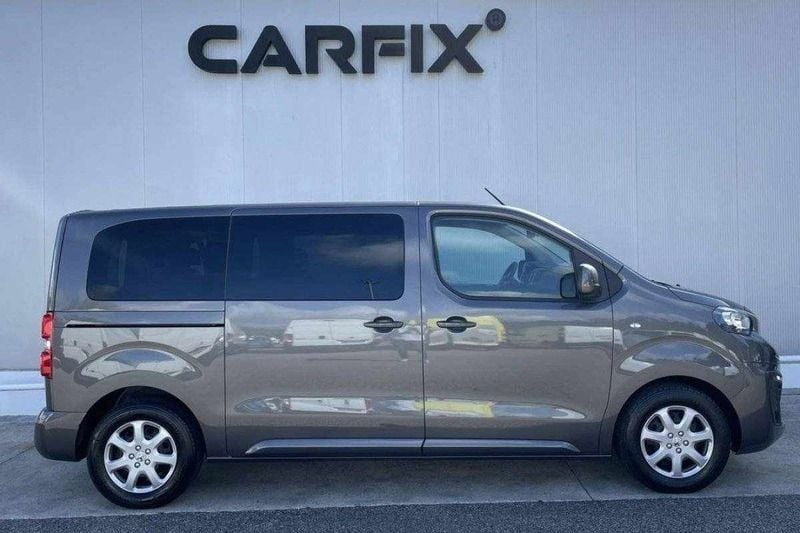 Cinzento Usado 2019 Peugeot Traveller Active Monovolume | € 34.999 - Imagem 1/4
