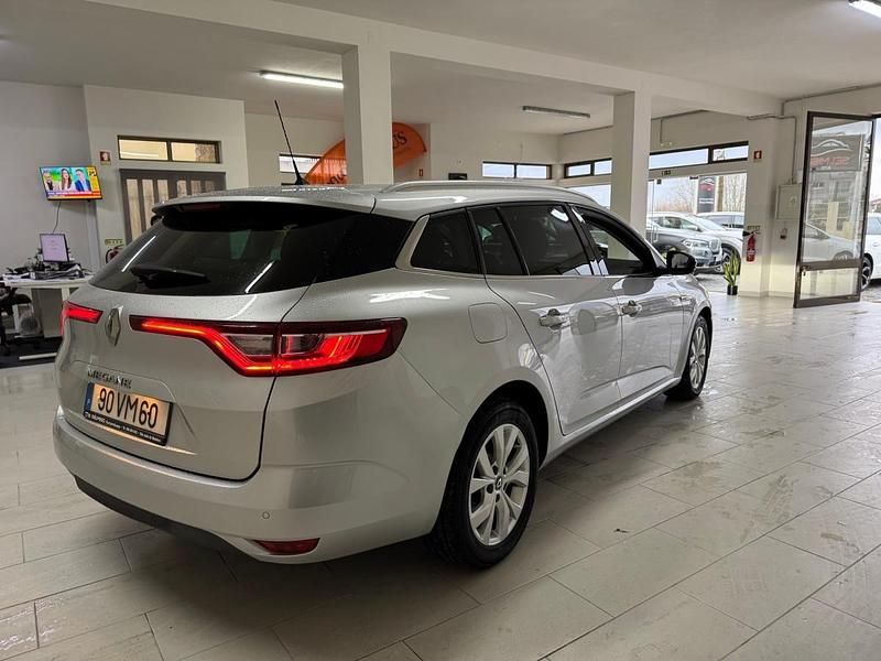 Usado Renault Mégane IV 115 HP (84 kW) 2018 Cinzento