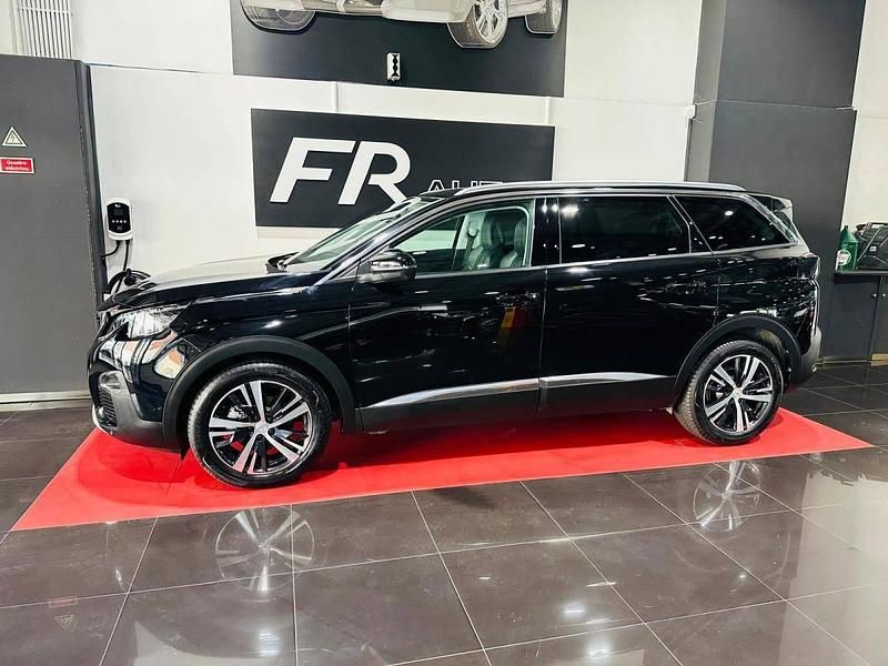 Usado Peugeot 5008 Allure 130 HP (95 kW) 2019 Preto Monovolume
