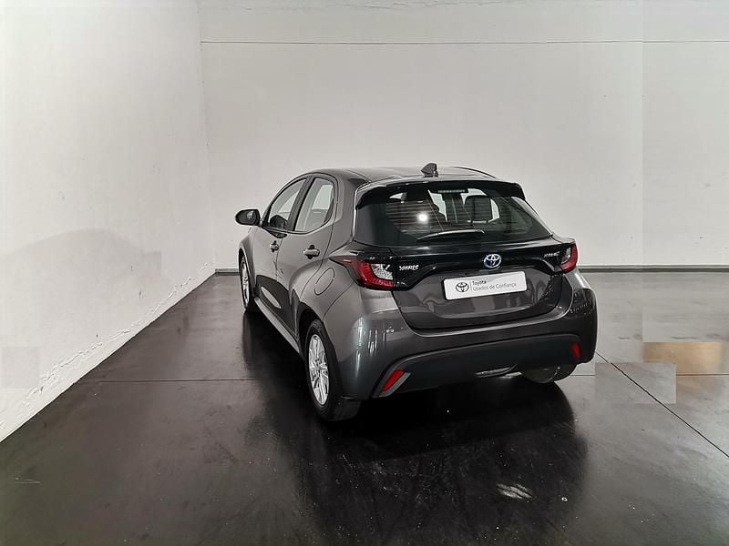 Usado Toyota Yaris Comfort 92 HP (67 kW) 2024 Cinza (pintura metalizada) Citadino